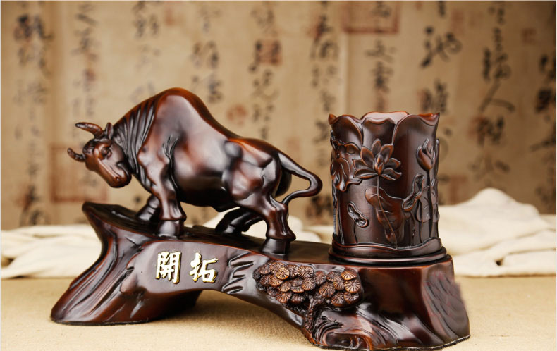 牛擺件主運(yùn)勢(shì)如虹，事業(yè)騰飛